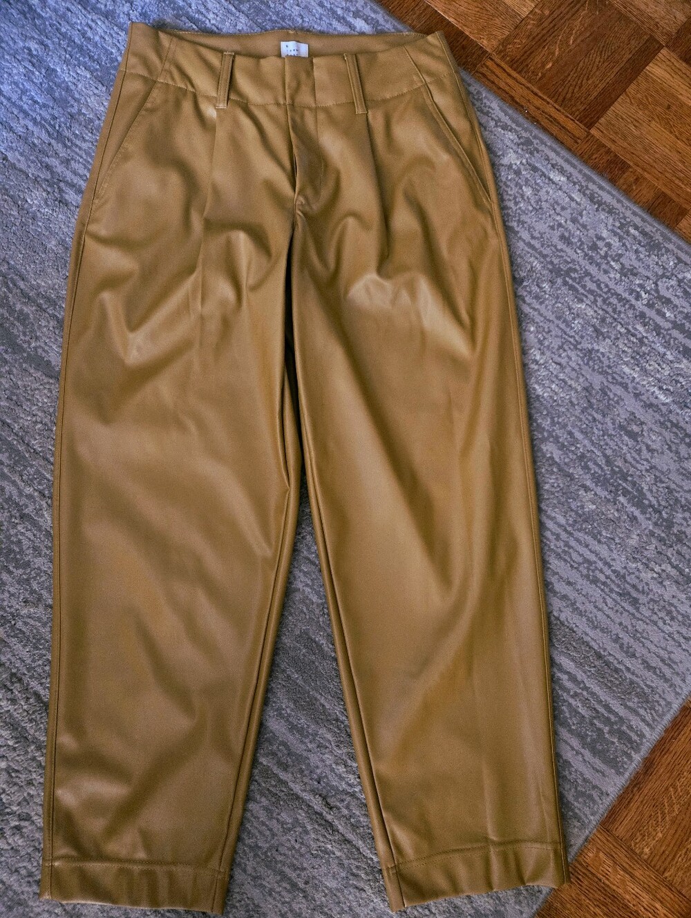 WOMEN'S CARAMEL FAUX-LEATHER PLEATED TROUSERS  Size 6